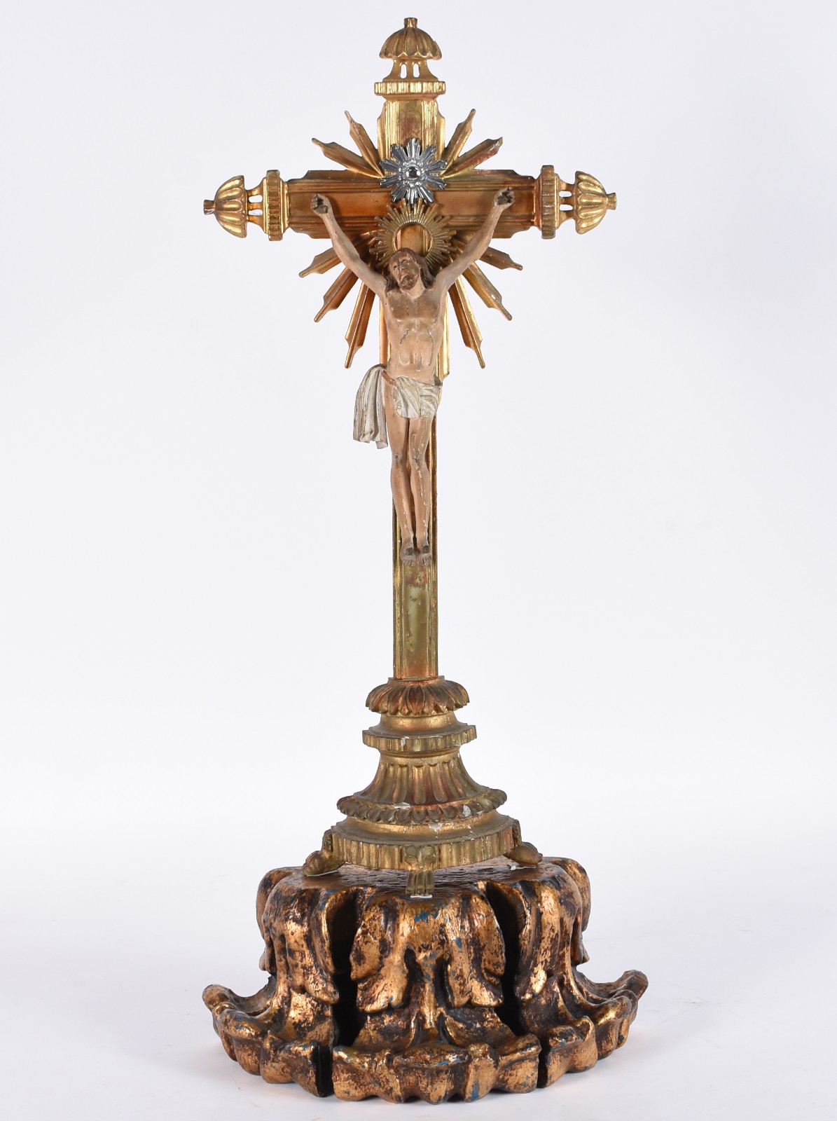 Crucifixo de madeira nobre dourada com figura Cristo ricamente... - foto 1 de 5