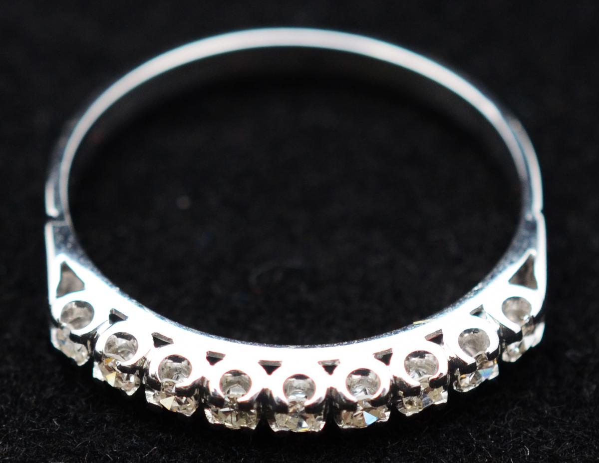 Meia aliança de ouro branco com aproximadamente 0.50 ct de... - foto 2 de 2