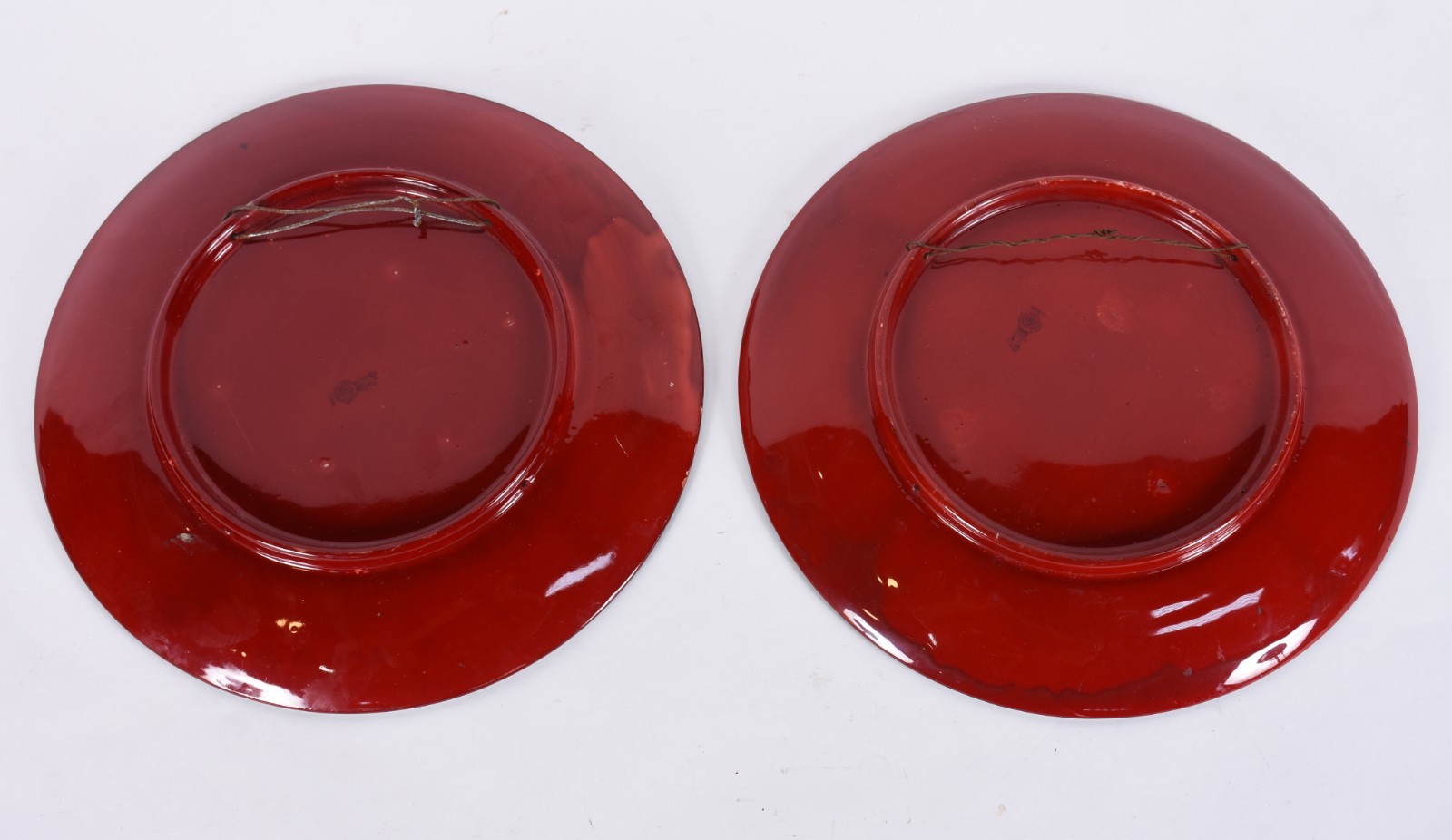 Par de medalhões de faiança inglesa Royal Doulton, decorados com... - foto 6 de 7