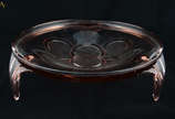 Centro de mesa ART DECO de vidro na cor salmon,... - Centro de mesa ART DECO de vidro na cor salmon, c/ 3 pés. Alt. 10 cm, diâm. 31 cm