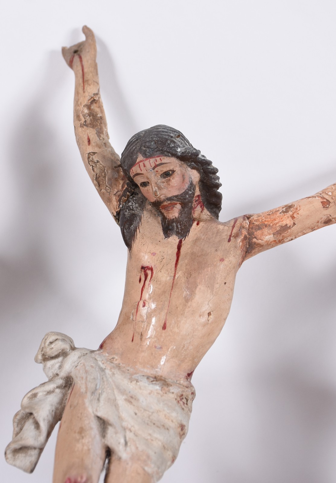 Quatro peças sacras de madeira, sendo Figura de Cristo para... - foto 2 de 9