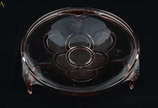 Centro de mesa ART DECO de vidro na cor salmon,... - Centro de mesa ART DECO de vidro na cor salmon, c/ 3 pés. Alt. 10 cm, diâm. 31 cm
