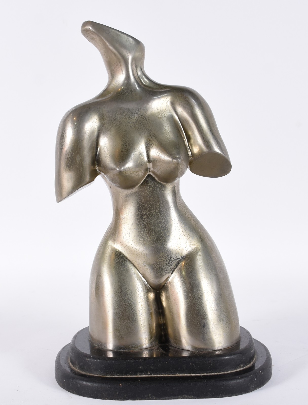 Escultura de metal representando dorso feminino. - foto 1 de 4