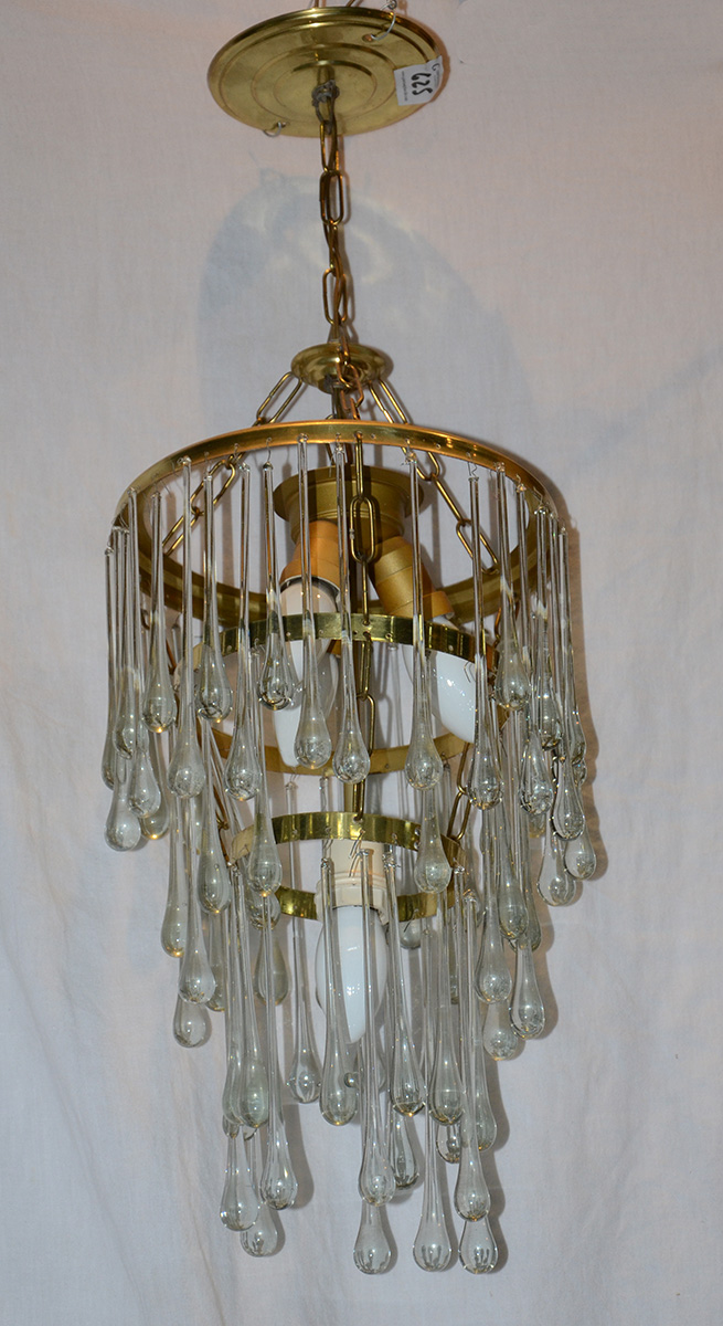 Lustre de Metal dourado c/ canutilhos de vidro.