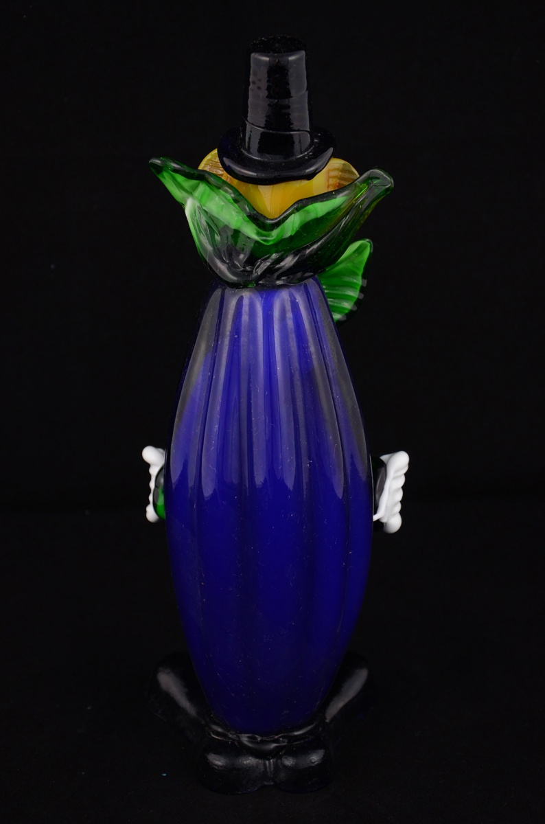 Estatueta em murano rep. Palhaço na cor azul marinho. Alt. 30 cm