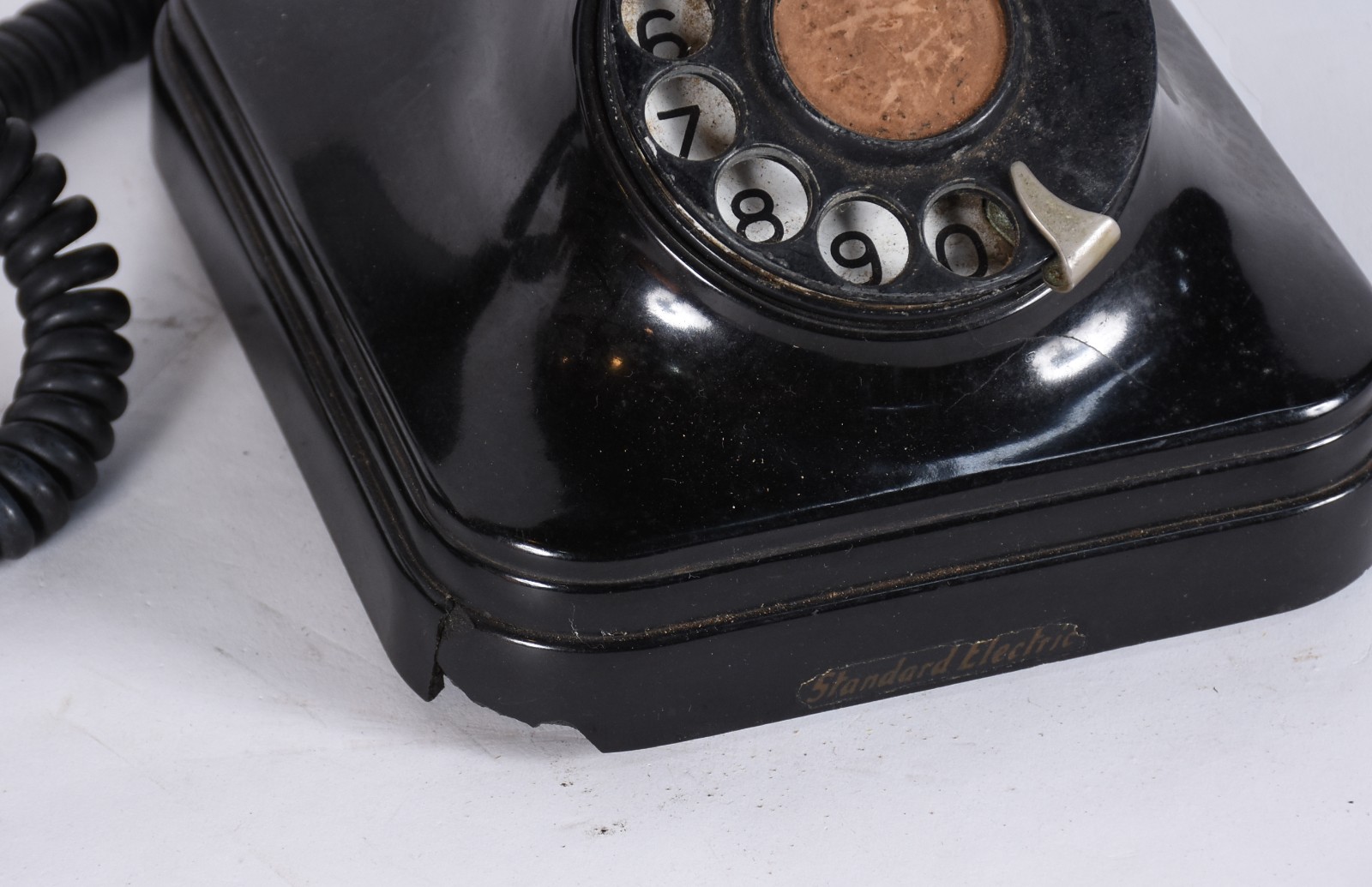 Dois telefones antigos da CTB de baquelite preto, os dois com... - foto 8 de 10