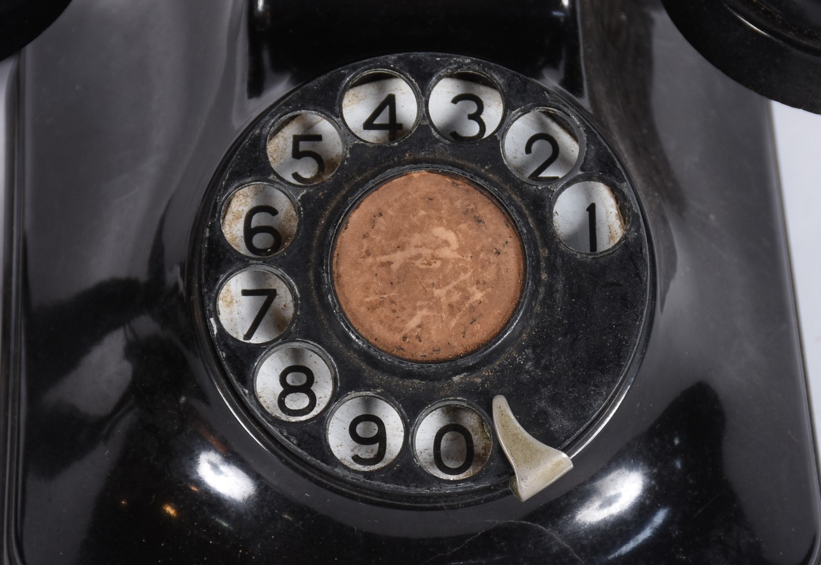 Dois telefones antigos da CTB de baquelite preto, os dois com... - foto 10 de 10