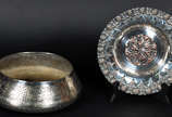 Dois bowls de metal   Medida : 28 cm de diametro - Dois bowls de metal   Medida : 28 cm de diametro