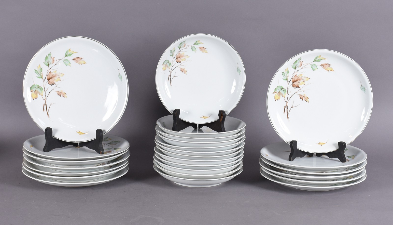 Aparelho de jantar, chá e café de porcelana Real com flores e folhas... - foto 2 de 11