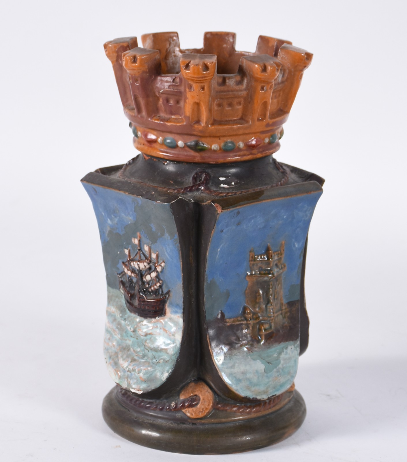 Vaso de cerâmica policromada, laterais decordas com figuras de... - foto 3 de 8