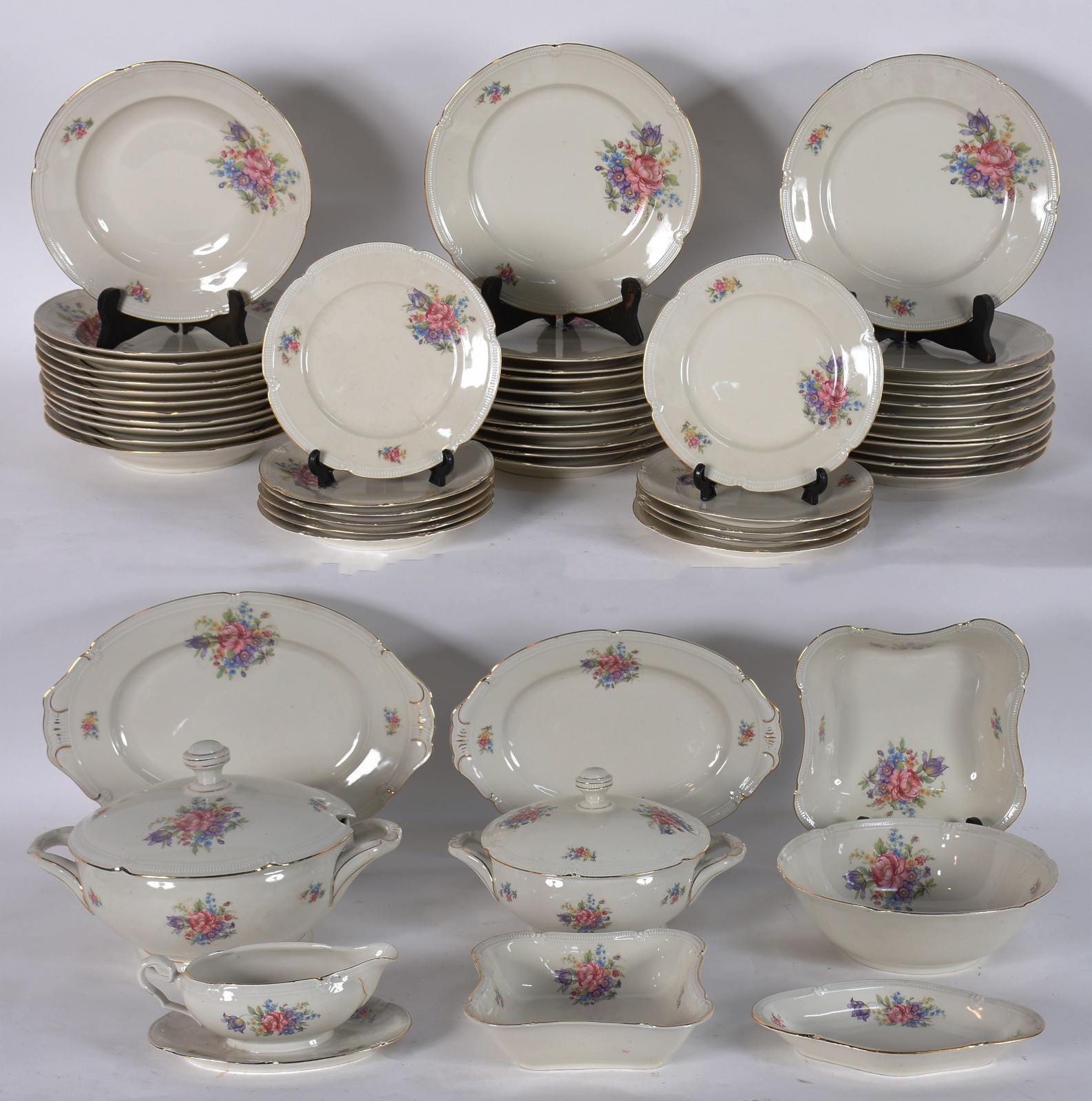 Aparelho de jantar porcelana Bavaria composto de: 24 pratos rasos, 12... - foto 1 de 8