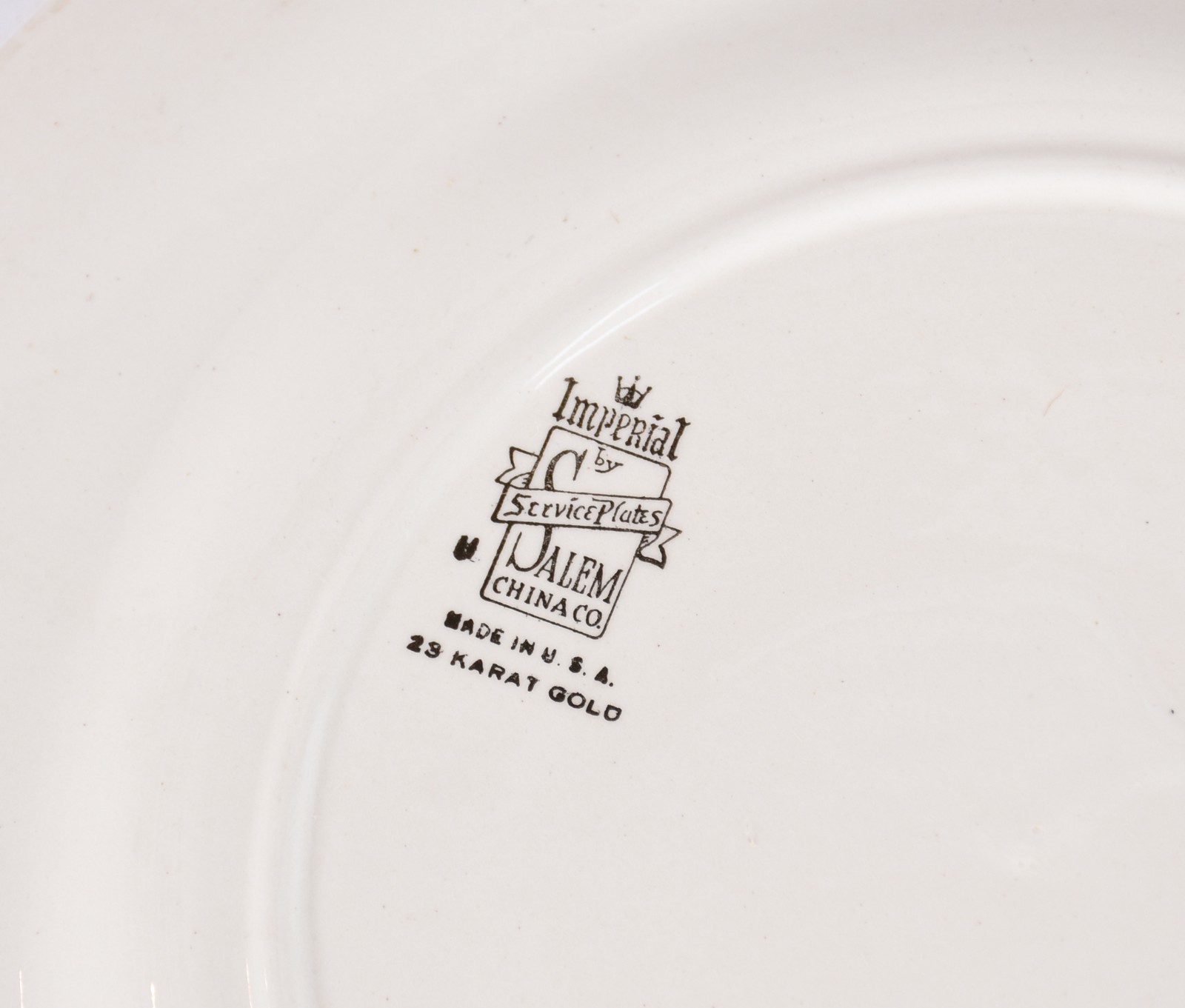 Diversas peças, sendo: cinco pratos de porcelana de várias... - foto 4 de 7