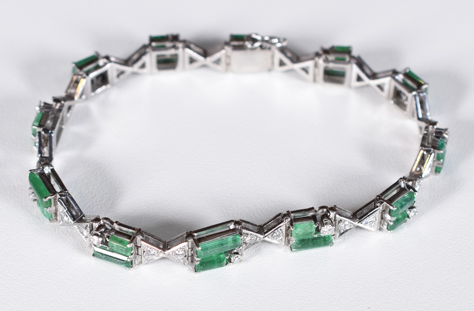Pulseira de ouro branco com brilhantes e esmeraldas (Por motivos de... - foto 3 de 4