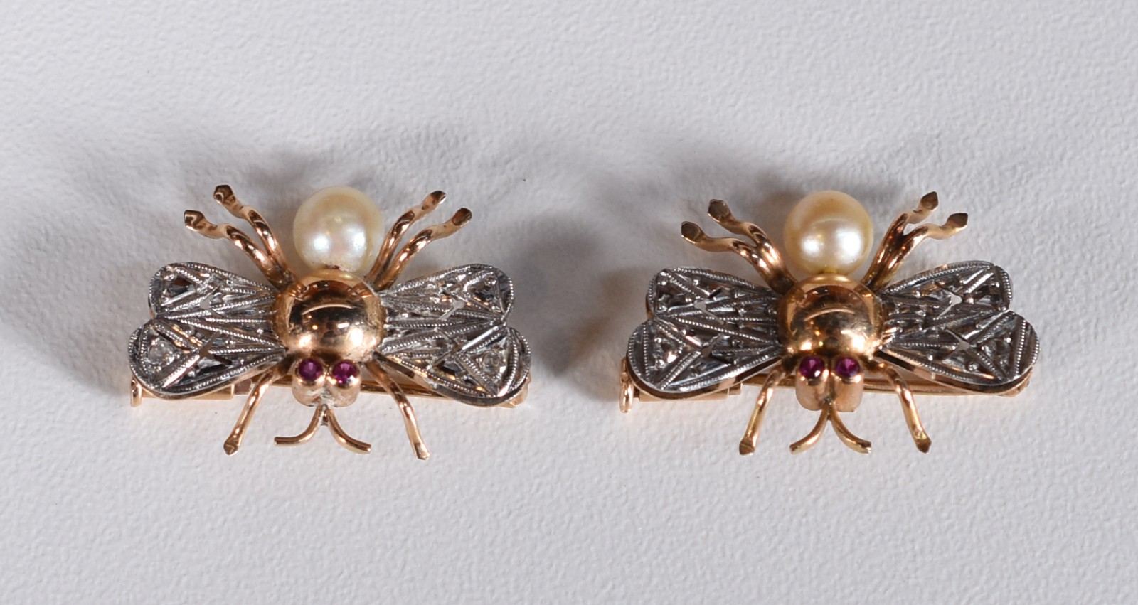 Par de broches de ouro 18 k, contraste 750 feitio abelha com olhos de... - foto 1 de 4