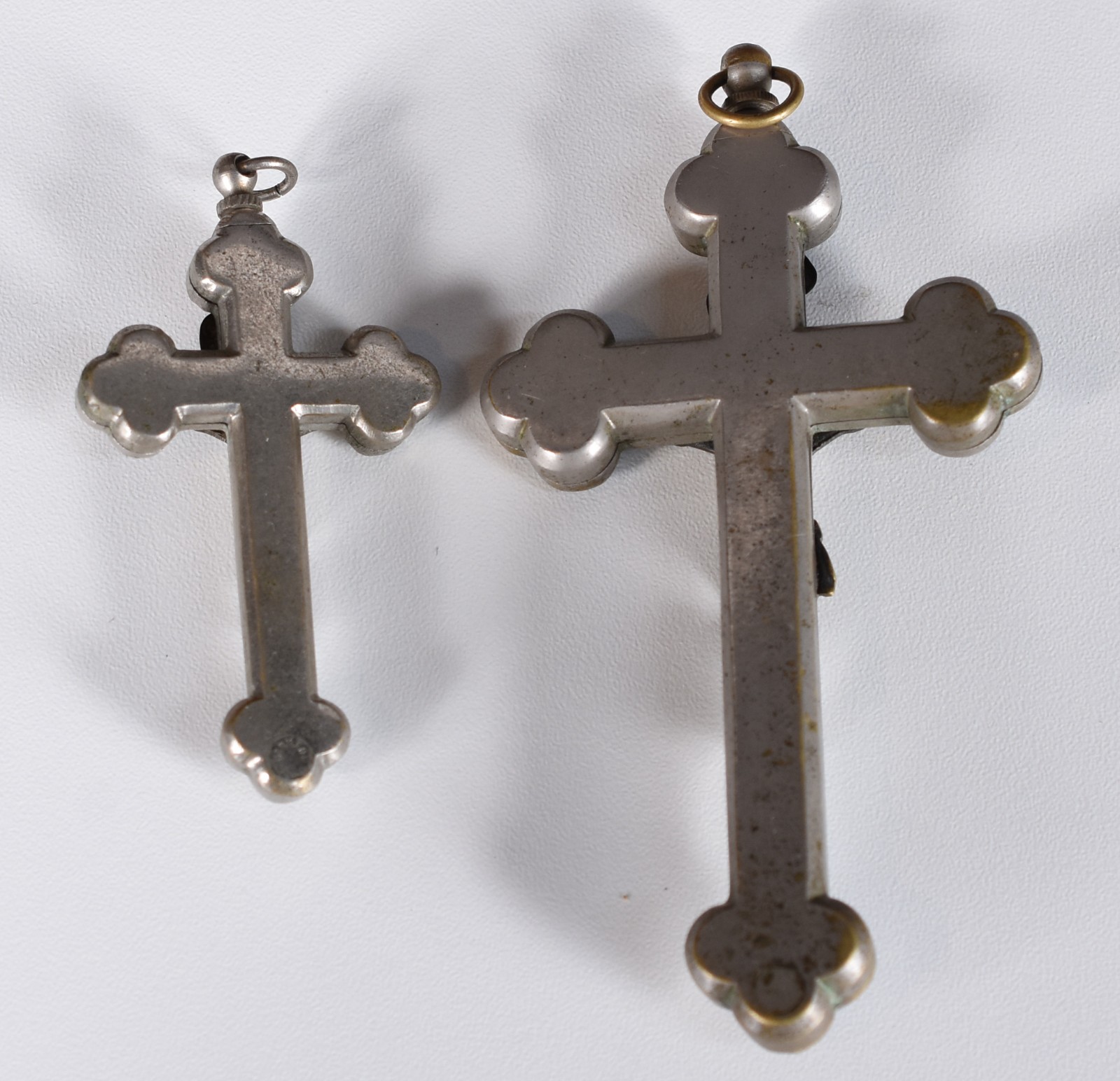 Crucifixo/relicários de metal com as relíquias dos santos em ouro... - foto 4 de 7