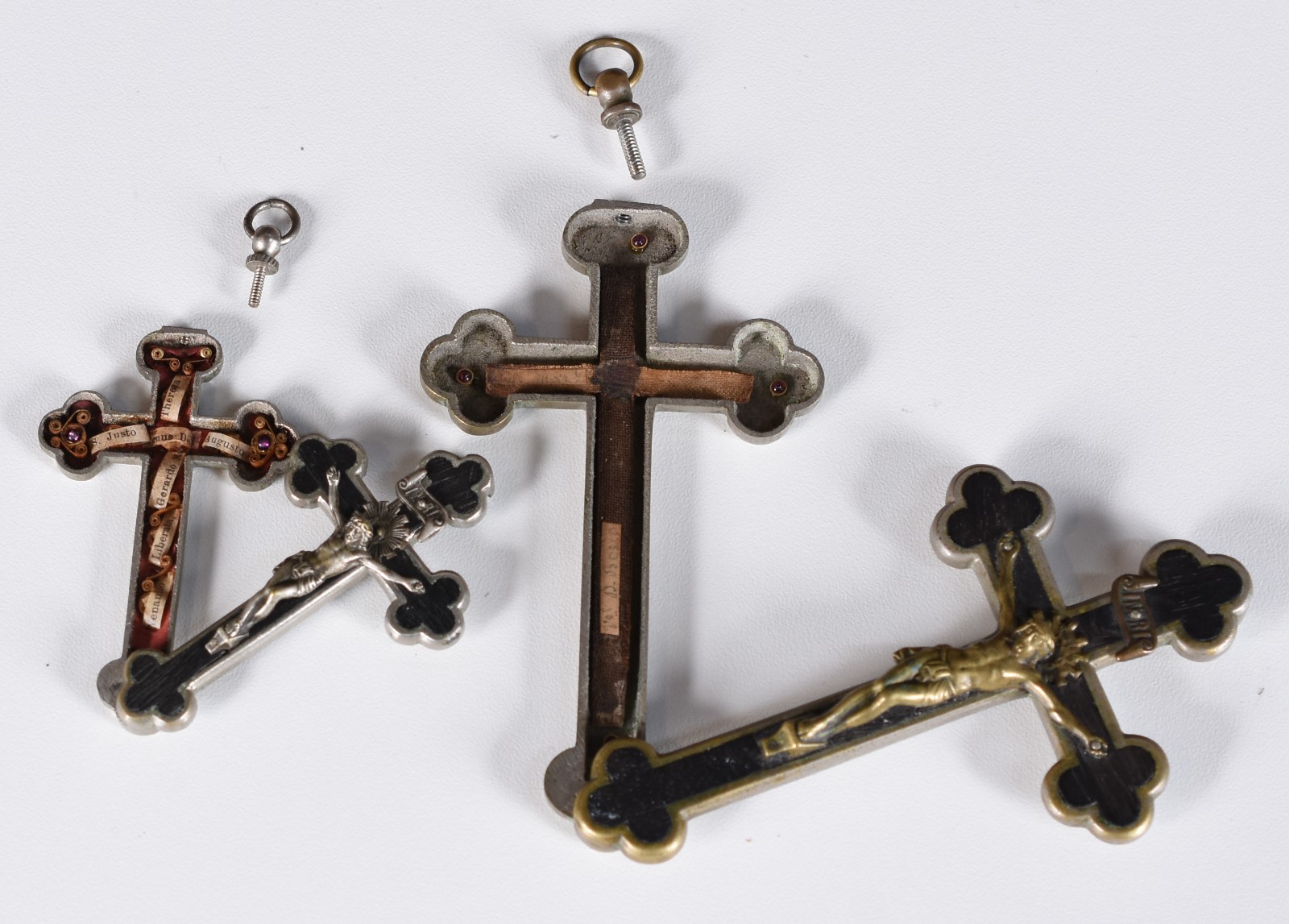 Crucifixo/relicários de metal com as relíquias dos santos em ouro... - foto 5 de 7