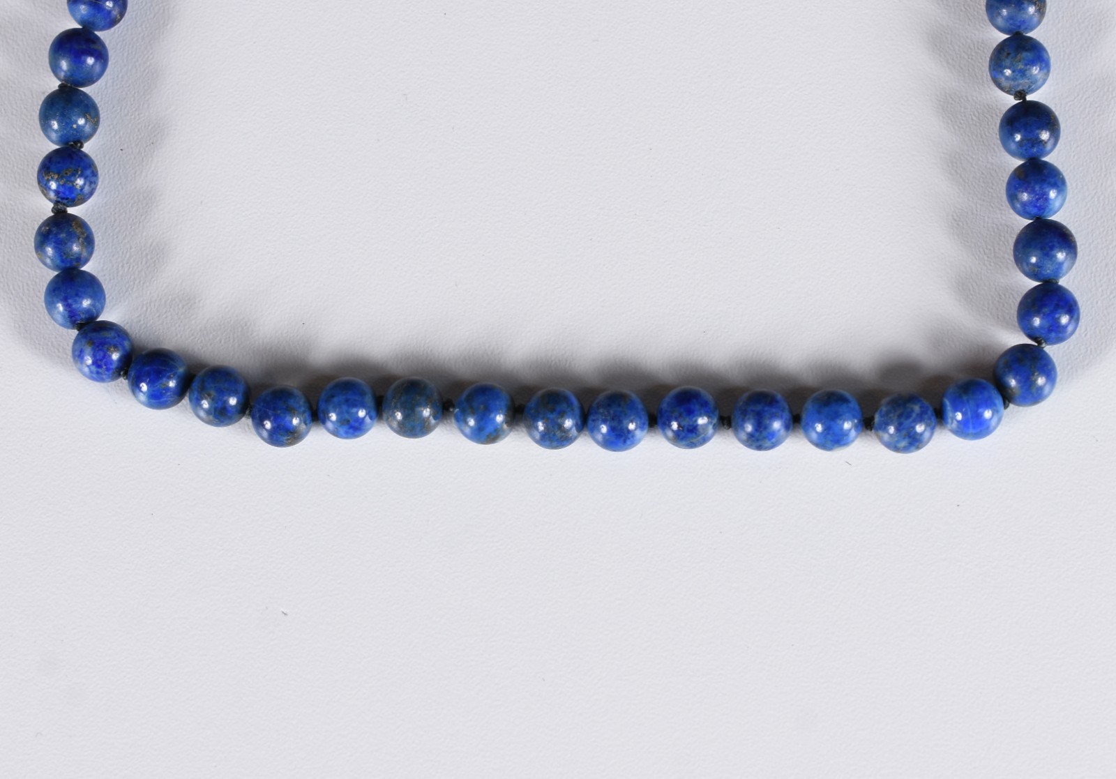 Colar de pedras Lapis lazuli, fecho de metal. - foto 1 de 4