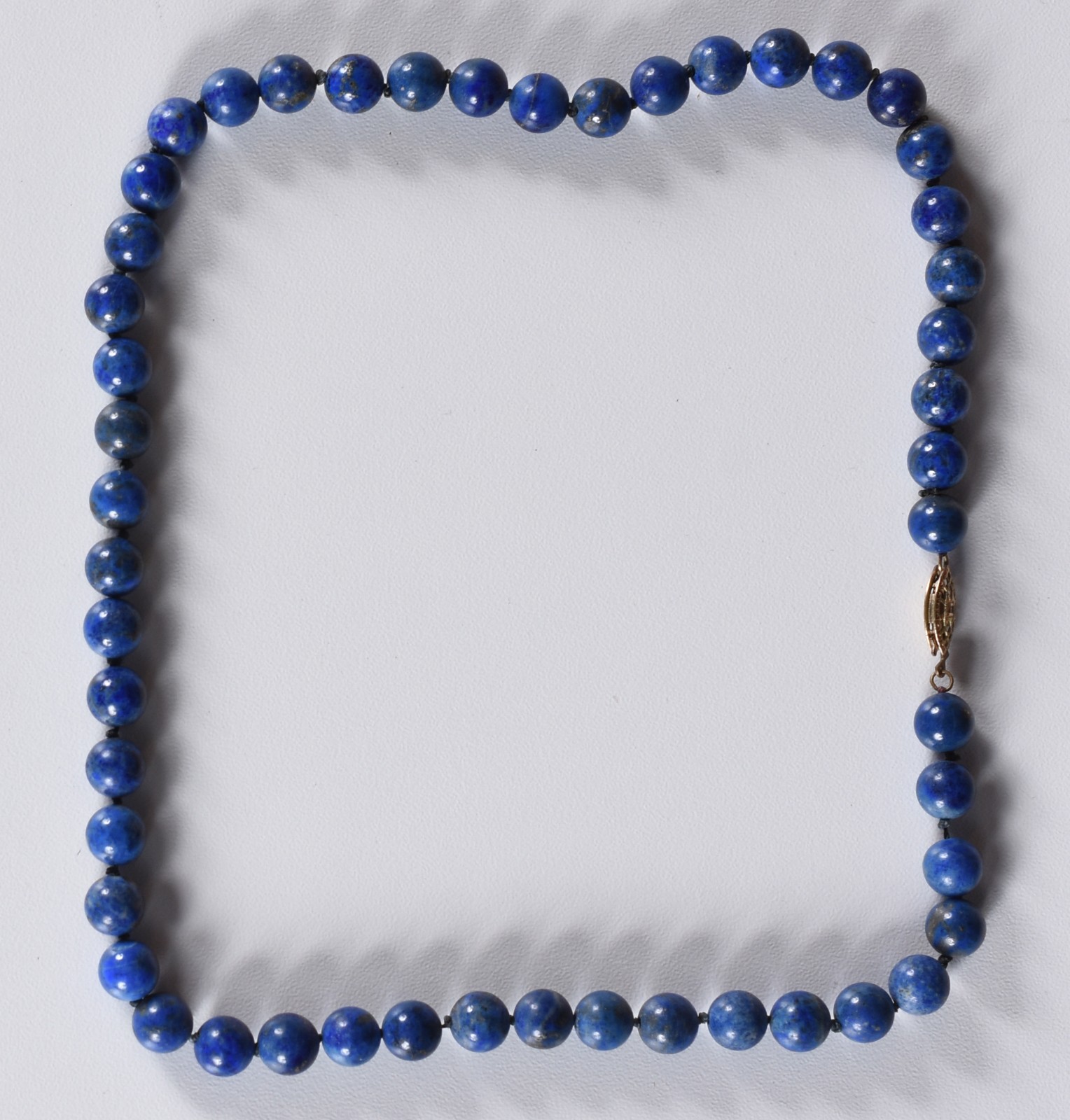 Colar de pedras Lapis lazuli, fecho de metal. - foto 2 de 4