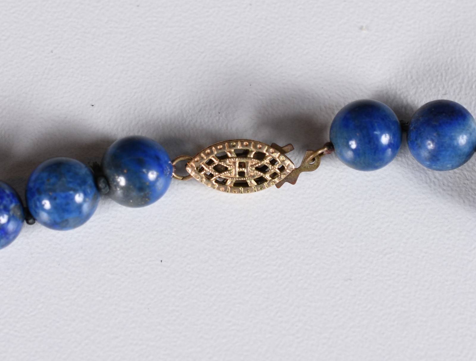 Colar de pedras Lapis lazuli, fecho de metal. - foto 3 de 4