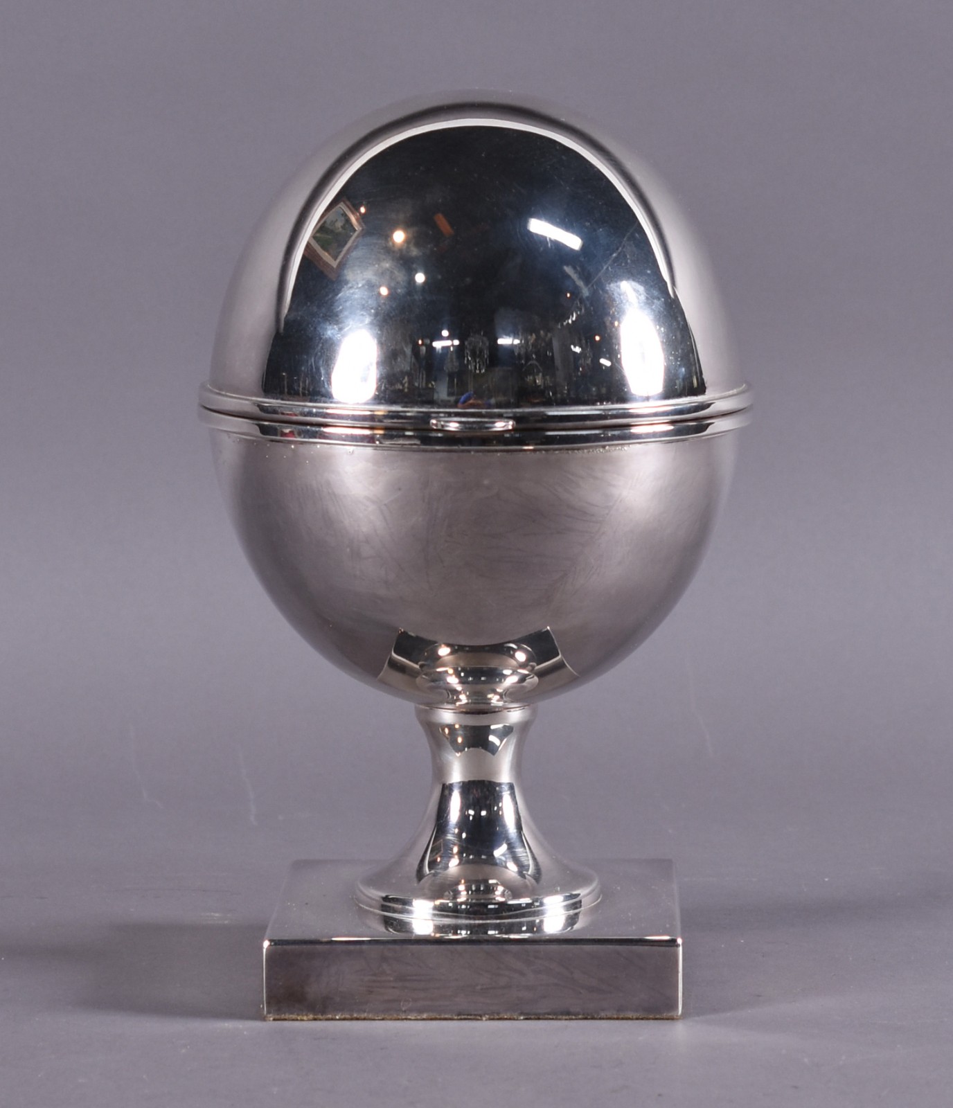 Porta caviar de metal prateado com recipiente interno de cristal... - foto 1 de 8