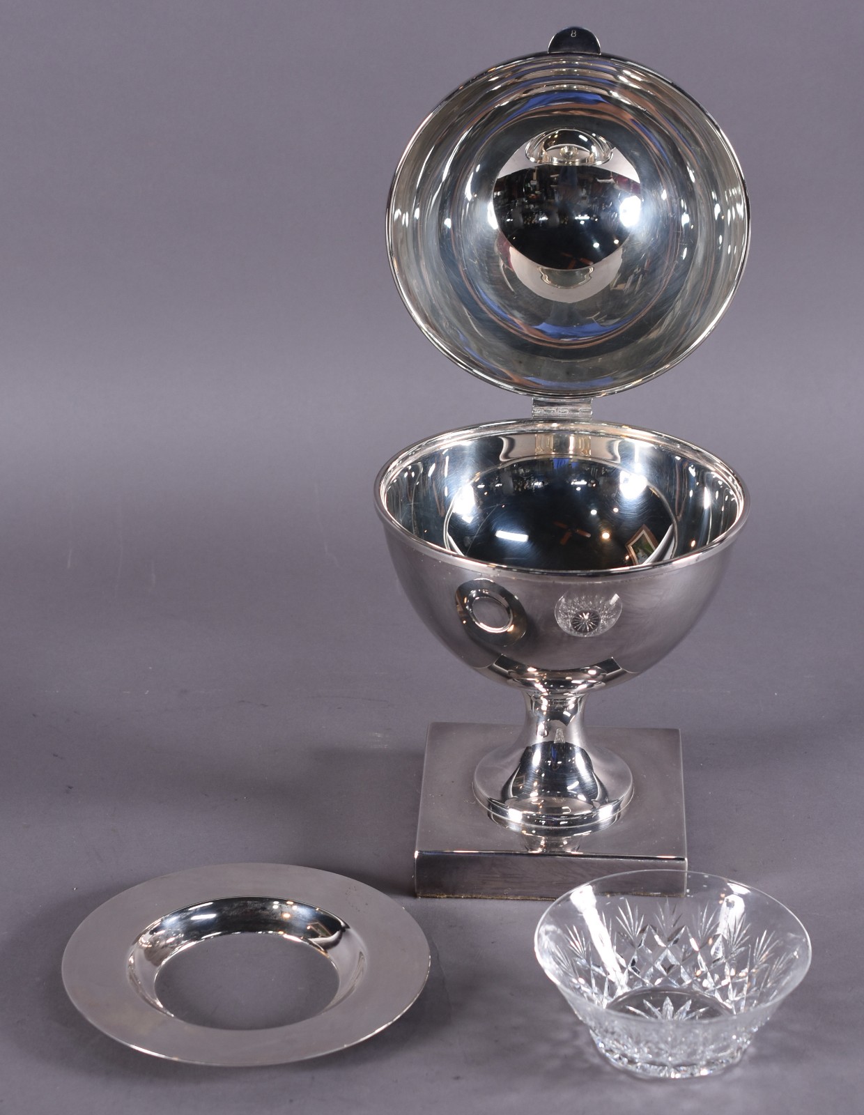 Porta caviar de metal prateado com recipiente interno de cristal... - foto 4 de 8