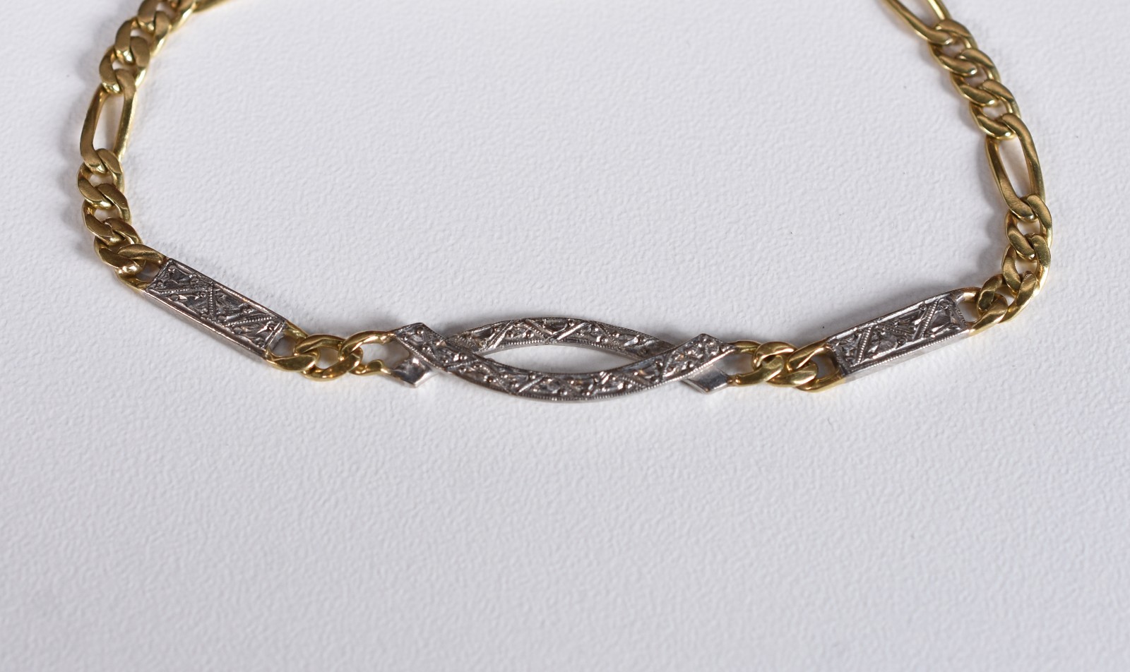 Pulseira de ouro 18 k com detalhes de ouro branco e pequenos... - foto 1 de 3