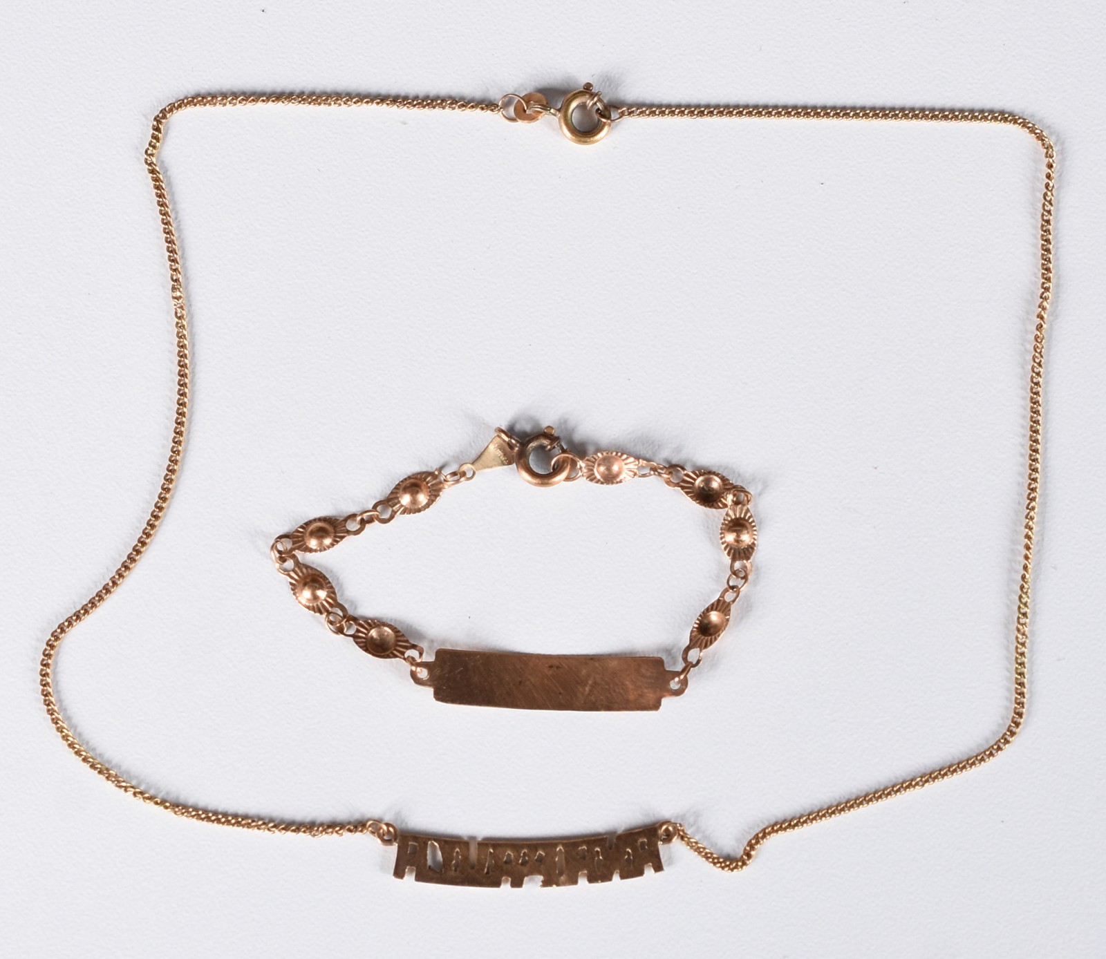 Duas pulseiras de ouro 18 k, com nomes gravados "Ana Paula". (Por... - foto 3 de 5