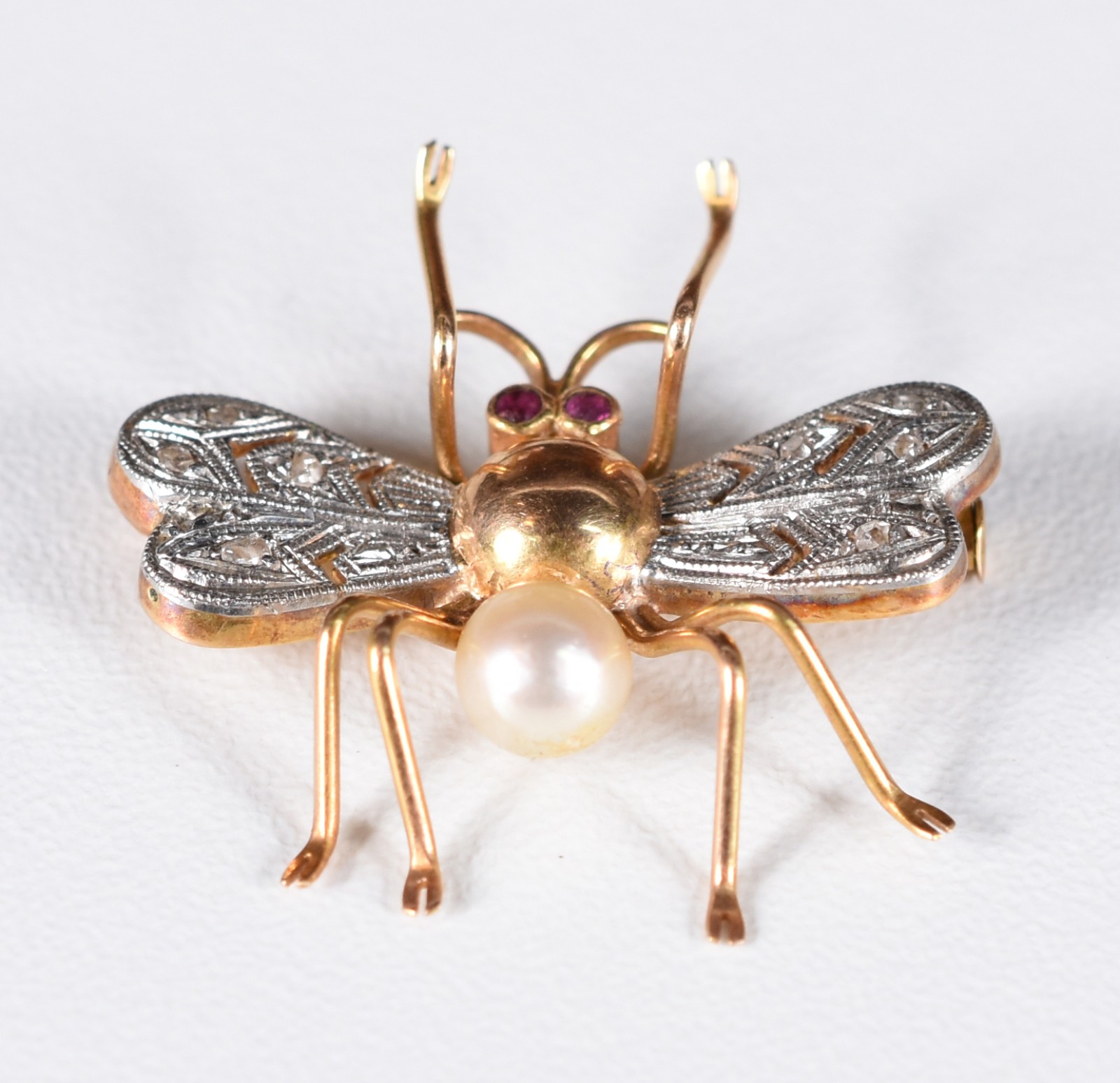 Broche feitio abelha de ouro 18 k com detalhes de platina com... - foto 2 de 3