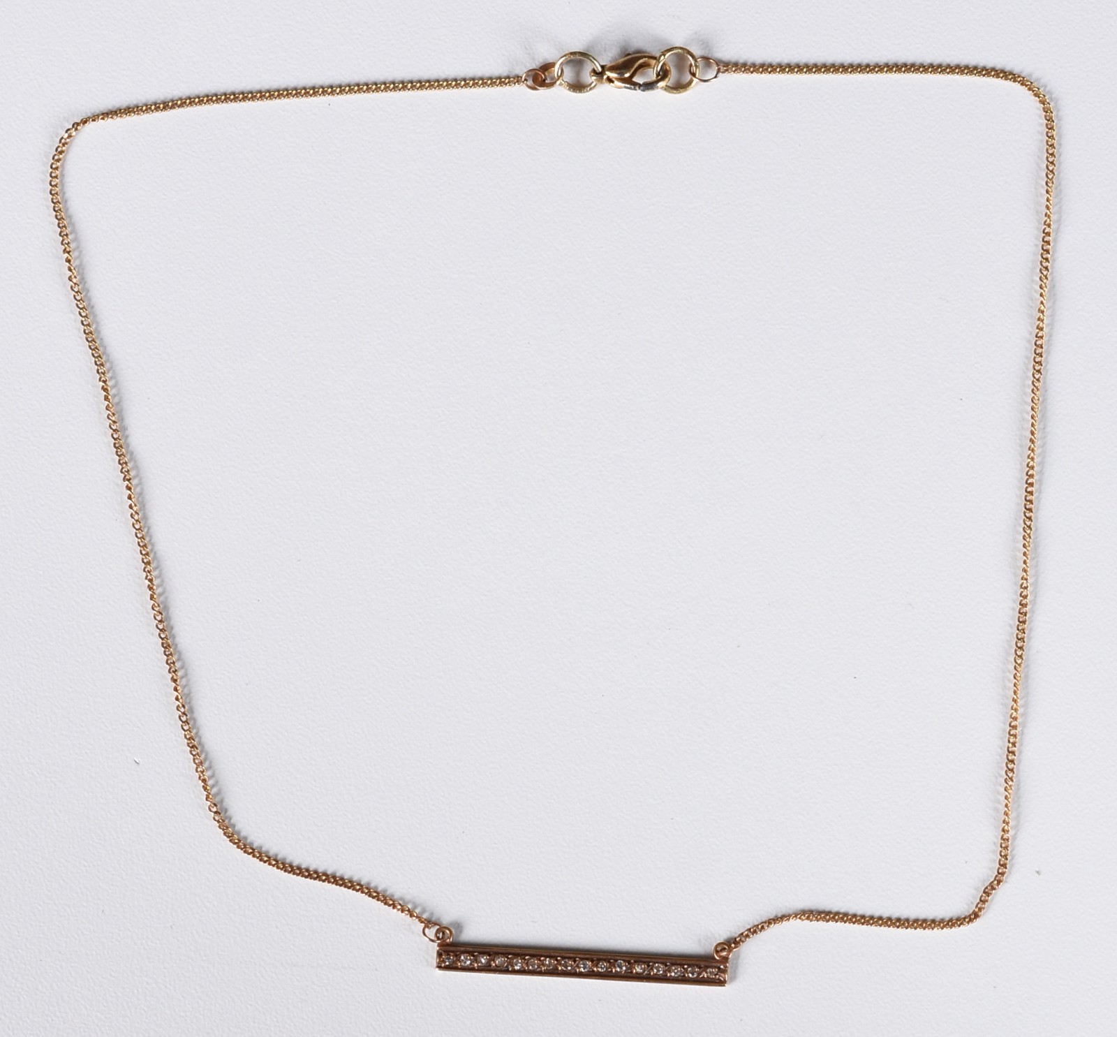 Gargantilha de ouro 18 k com "placa" com 16 brilhantes (Por motivos... - foto 2 de 7