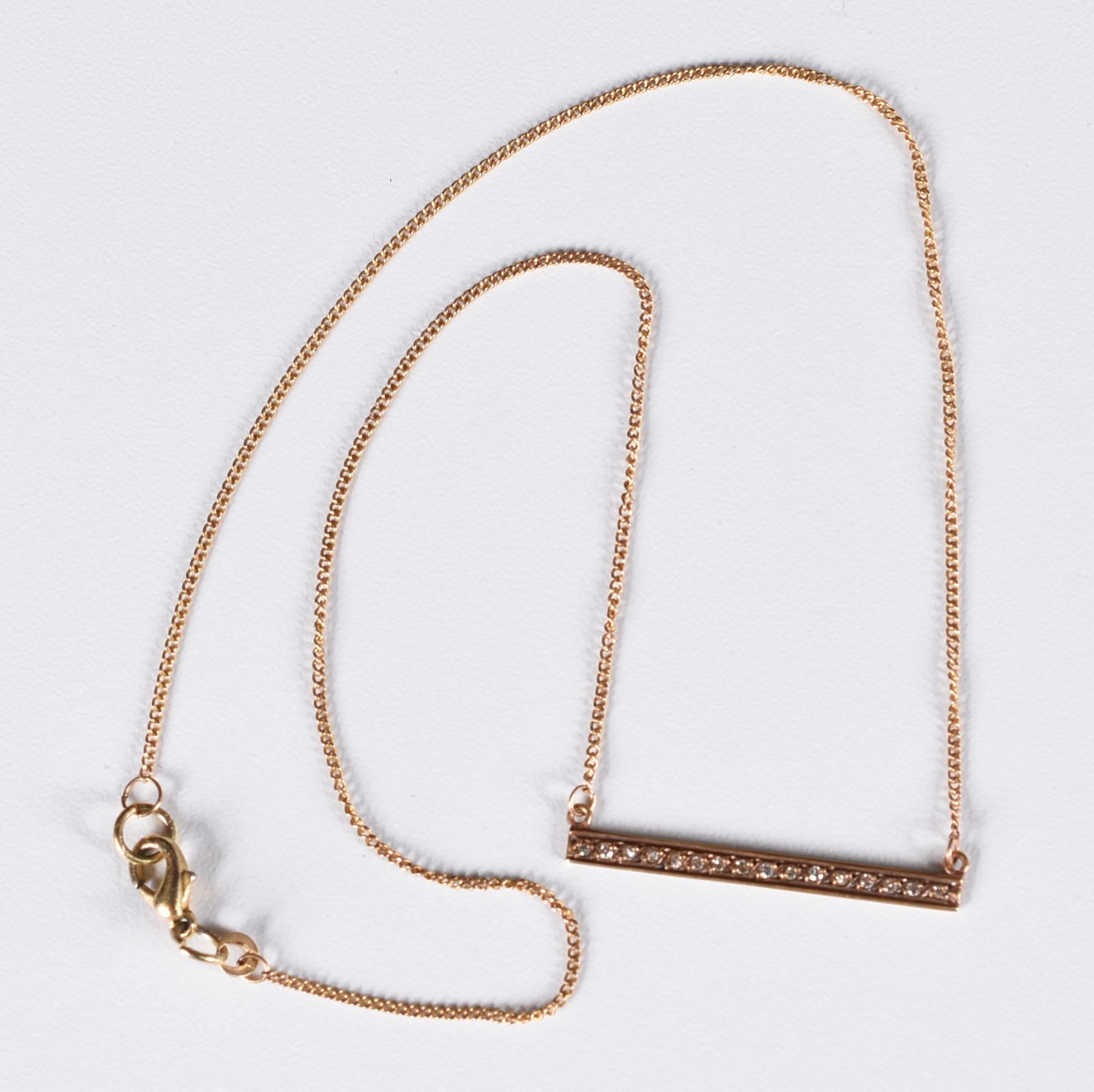 Gargantilha de ouro 18 k com "placa" com 16 brilhantes (Por motivos... - foto 3 de 7