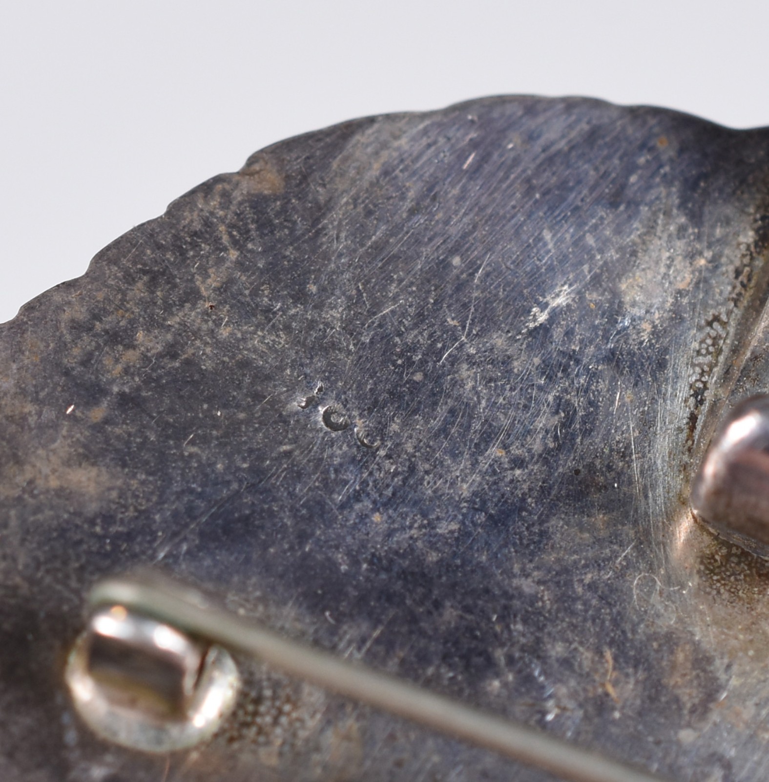 Broche de prata com pedra azul (Por motivos de segurança a peça não... - foto 3 de 3