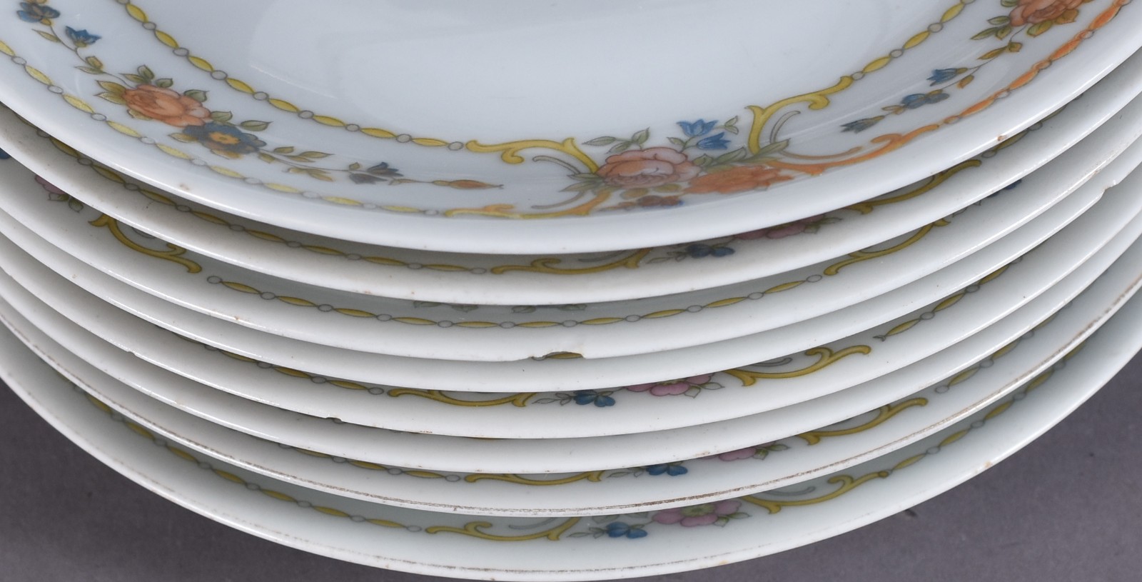 Serviço de jantar de porcelana Renner composto de: 51 pratos rasos e... - foto 3 de 6