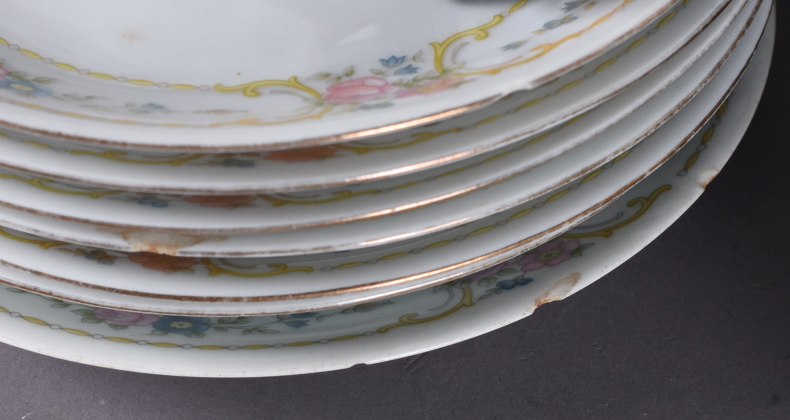 Serviço de jantar de porcelana Renner composto de: 51 pratos rasos e... - foto 4 de 6