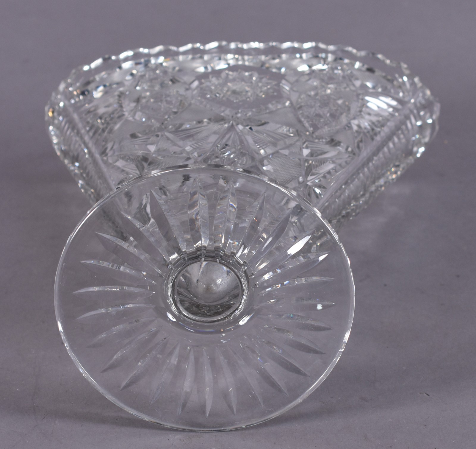 Vaso de cristal lapidado, borda dentada. - foto 3 de 3