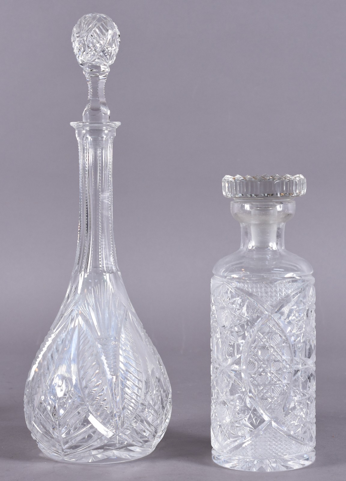 Duas garrafas de cristal tcheco lapidado. Com mofo. - foto 1 de 5