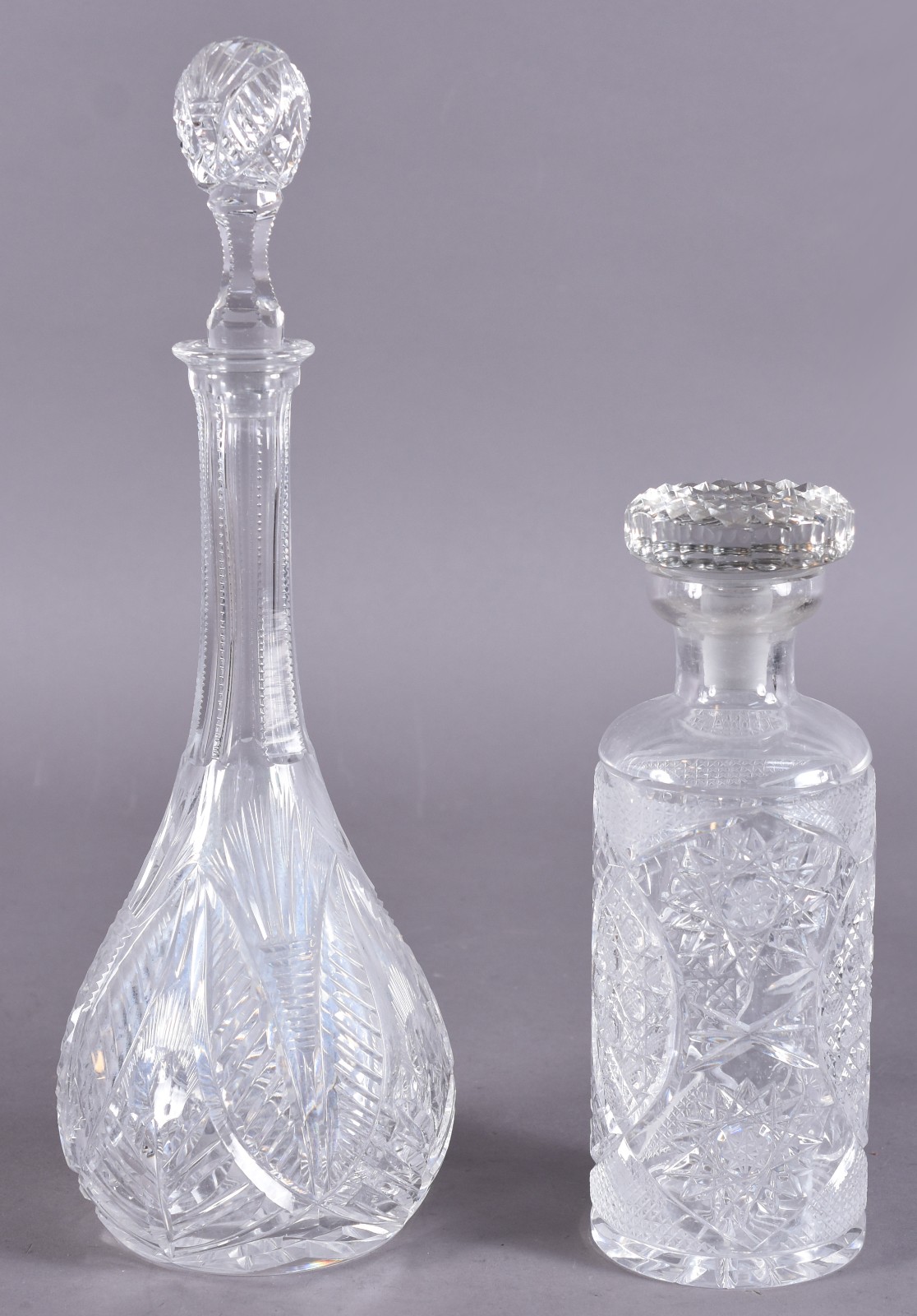 Duas garrafas de cristal tcheco lapidado. Com mofo. - foto 2 de 5