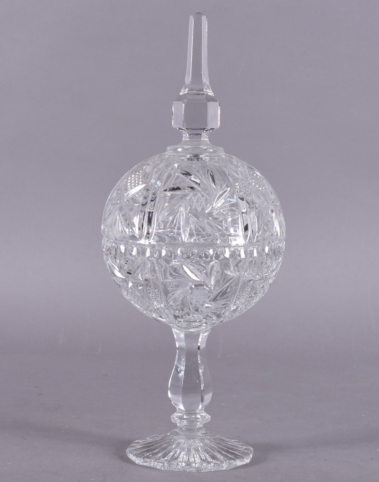 Compoteira redonda de cristal tcheco lapidado. - foto 1 de 4
