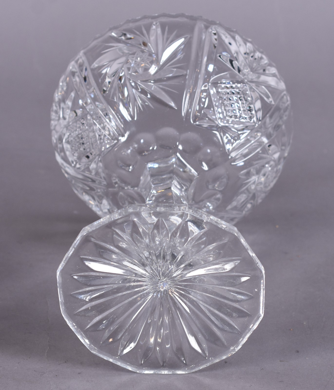 Compoteira redonda de cristal tcheco lapidado. - foto 4 de 4