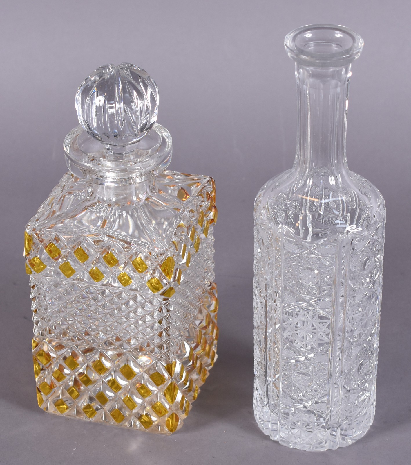Diversas peças, sendo: 2 garrafas de cristal(uma sem tampa) e... - foto 2 de 7