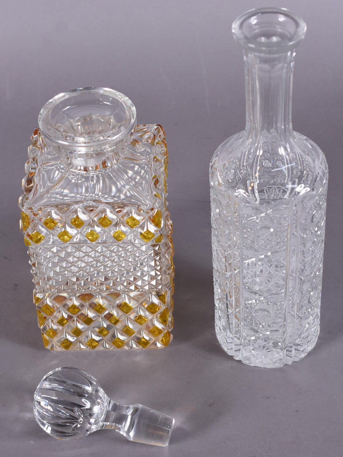 Diversas peças, sendo: 2 garrafas de cristal(uma sem tampa) e... - foto 4 de 7