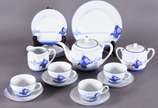 Serviço de chá de porcelana japonesa azul e bra... - Serviço de chá de porcelana japonesa azul e branca "KOKURA ", composto de: 4 xícaras de chá com pires, bule, leiteira, açucareiro e 5 pratos (1 ...