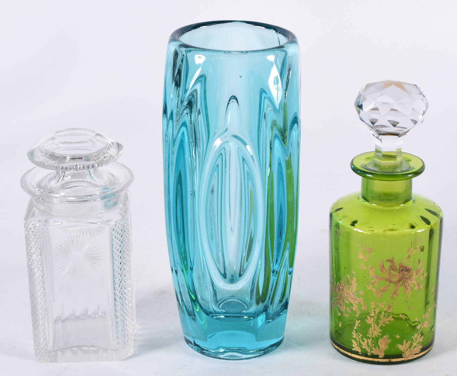 Três peças diversas, sendo vaso na cor azul e 2 perfumeiros um na cor... - foto 1 de 5