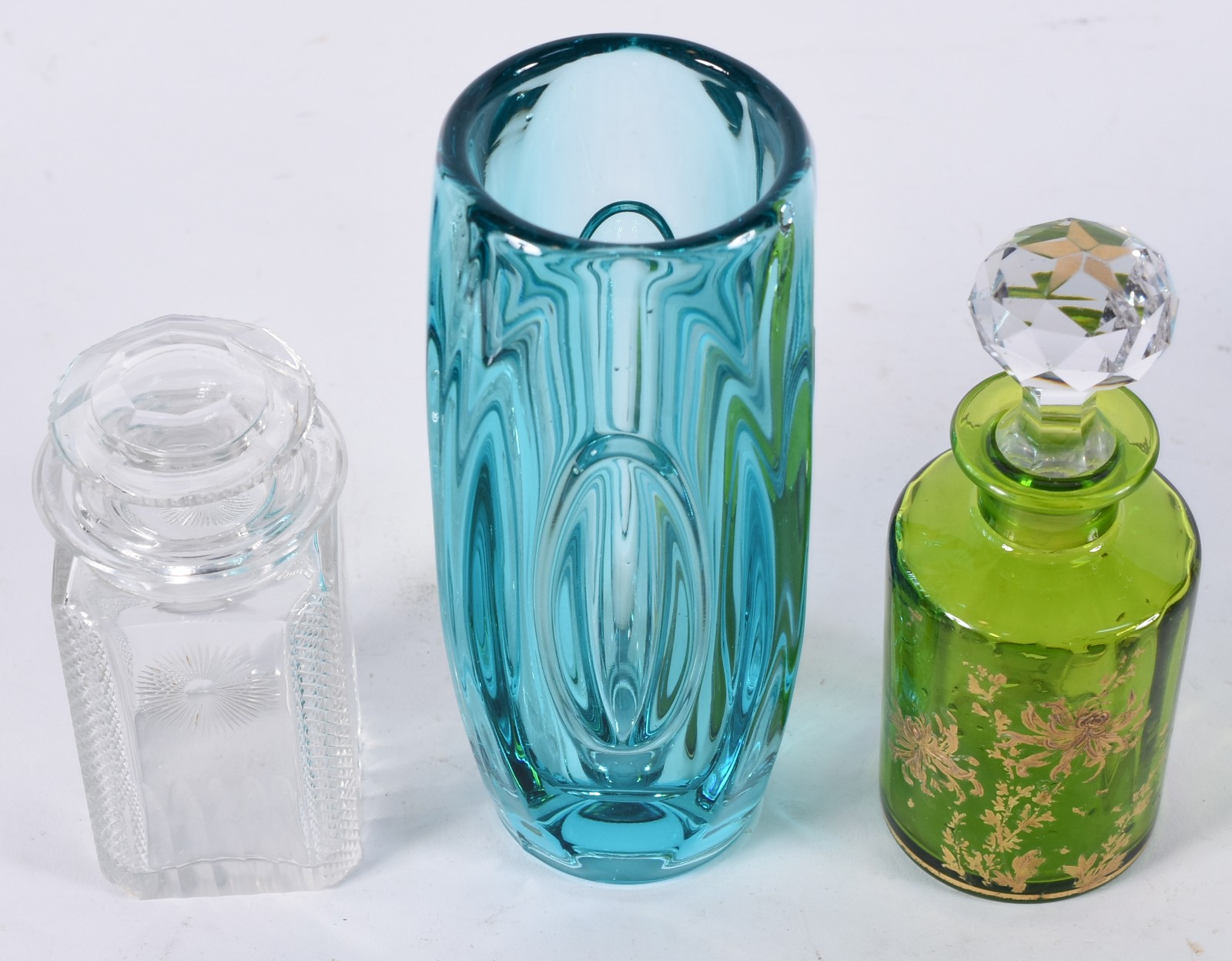 Três peças diversas, sendo vaso na cor azul e 2 perfumeiros um na cor... - foto 2 de 5