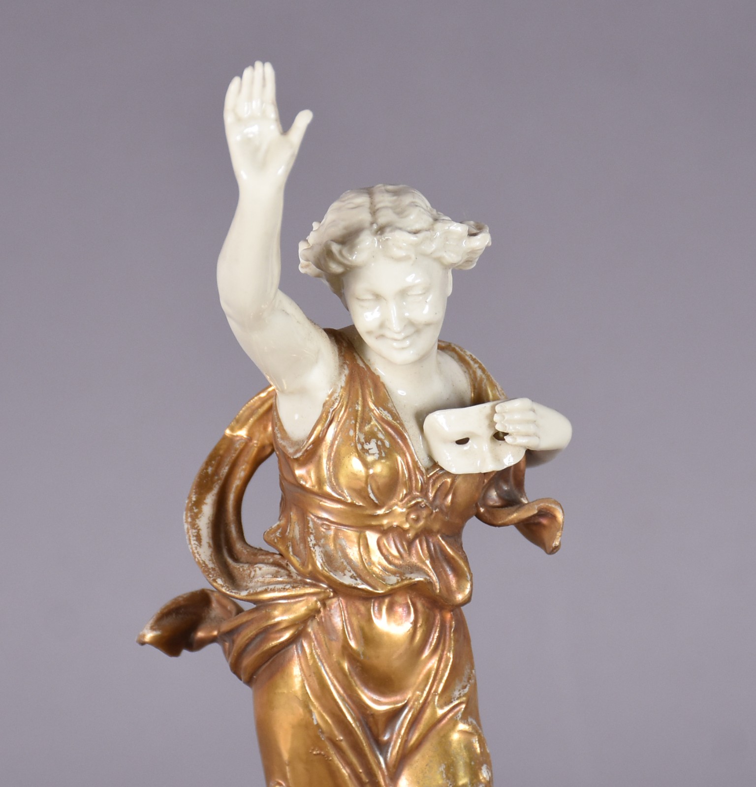 Floreira de porcelana europeia, composta por tres figuras femininas... - foto 6 de 11