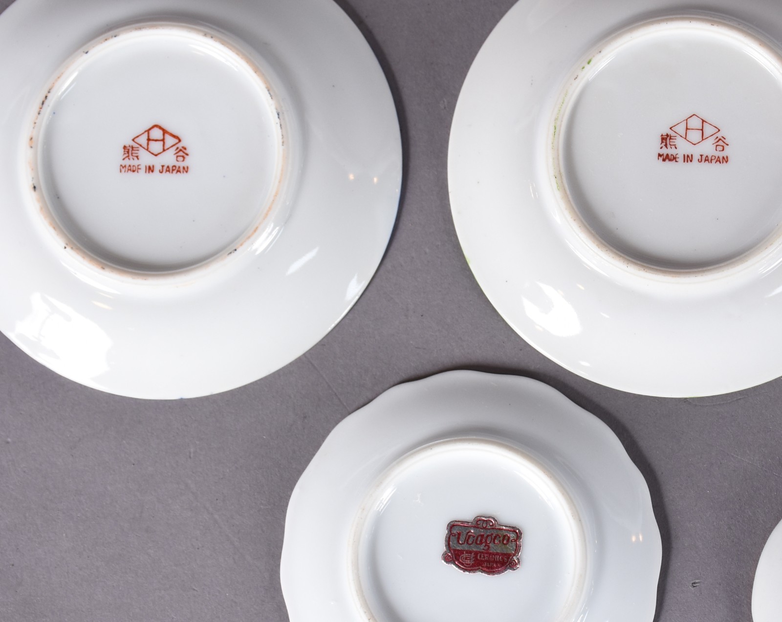 Quinze xícaras de porcelana de diversos modelos e procedências. - foto 7 de 8