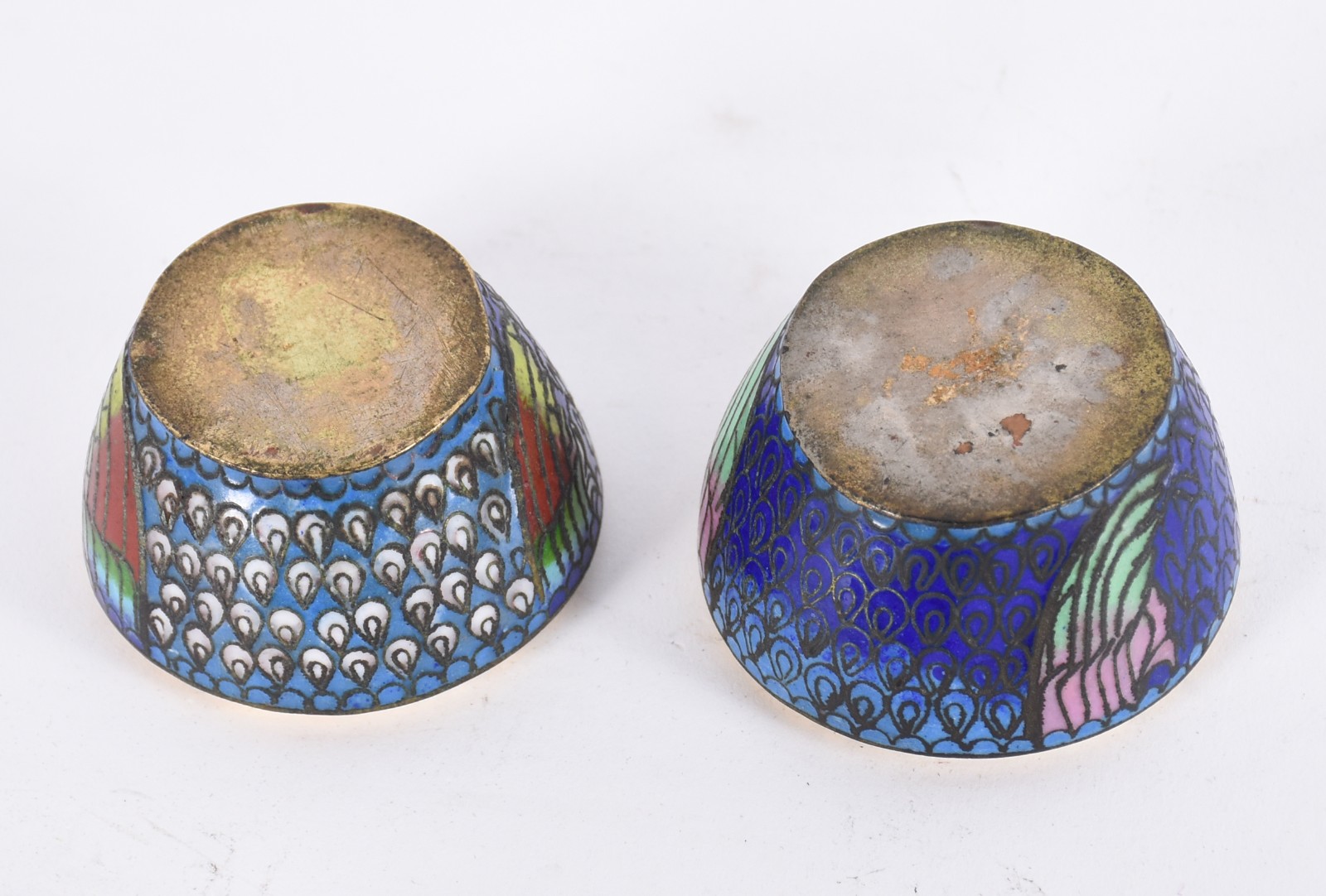 Par de corujas de cloisonné com bases de madeira. - foto 4 de 5