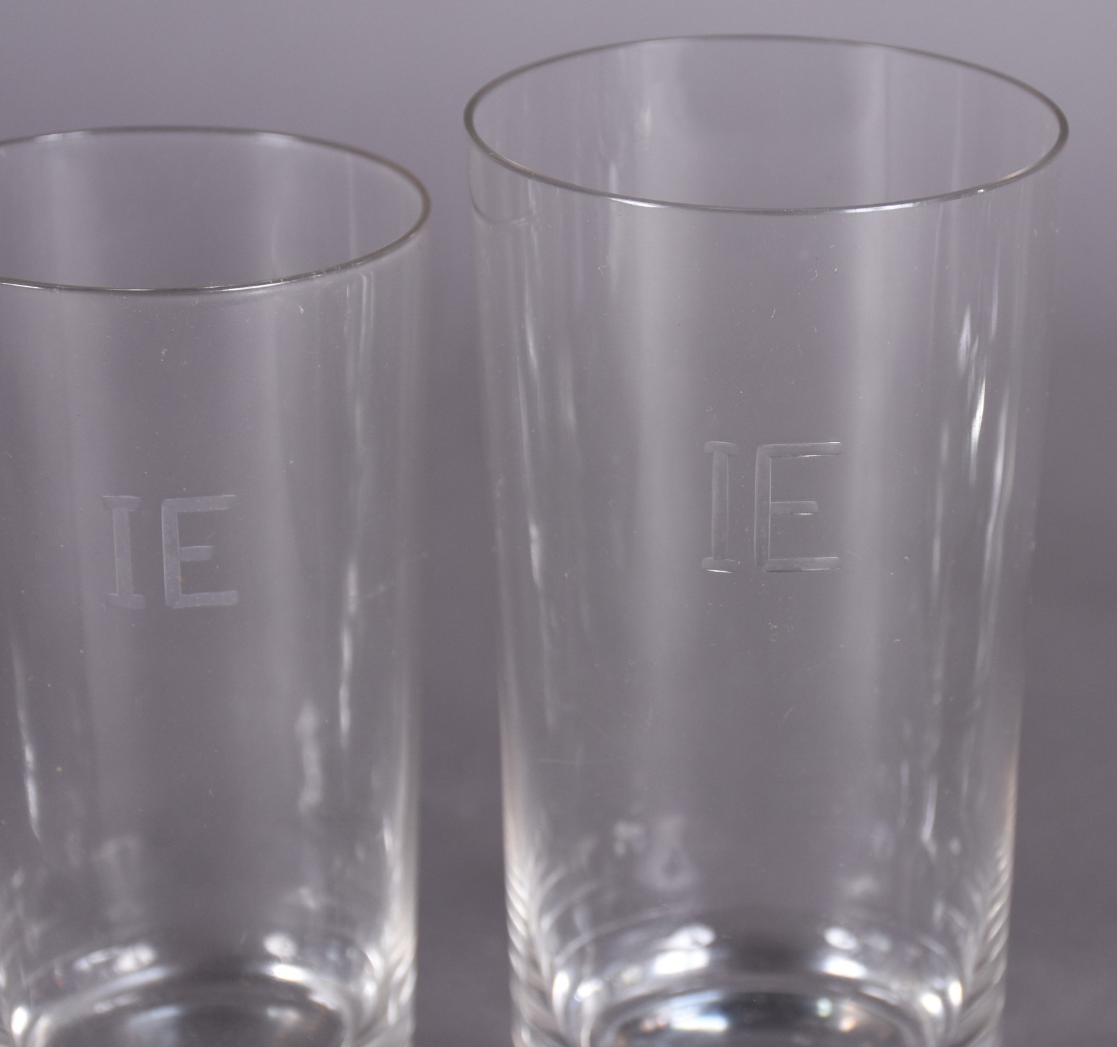 Serviço de cristal composto de: 2 jarras (uma com bicados) 7 copos... - foto 3 de 5