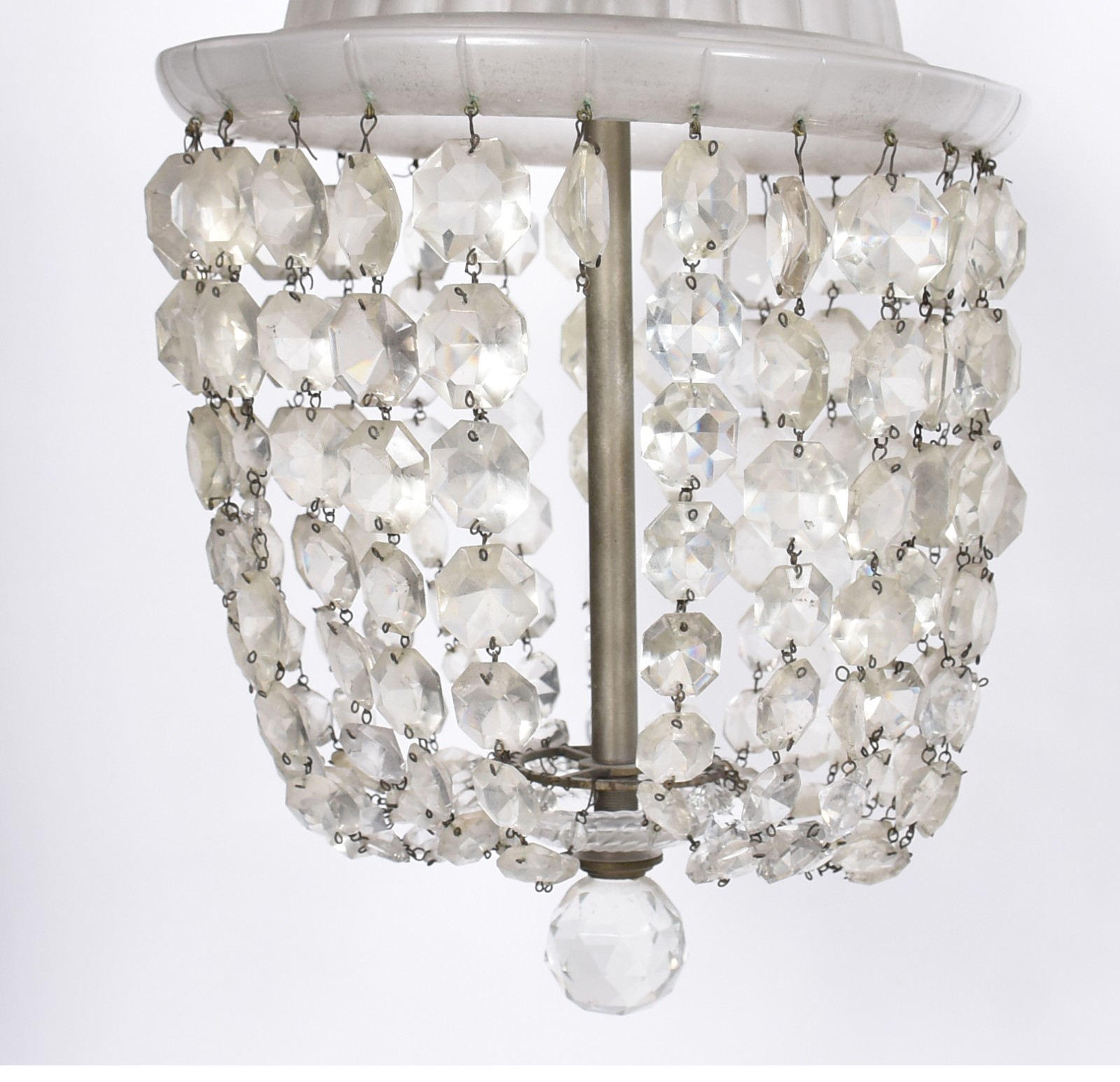 Lustre de cristal com contas lapidadas. - foto 3 de 4
