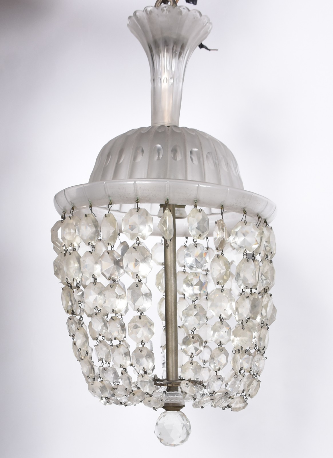 Lustre de cristal com contas lapidadas. - foto 4 de 4