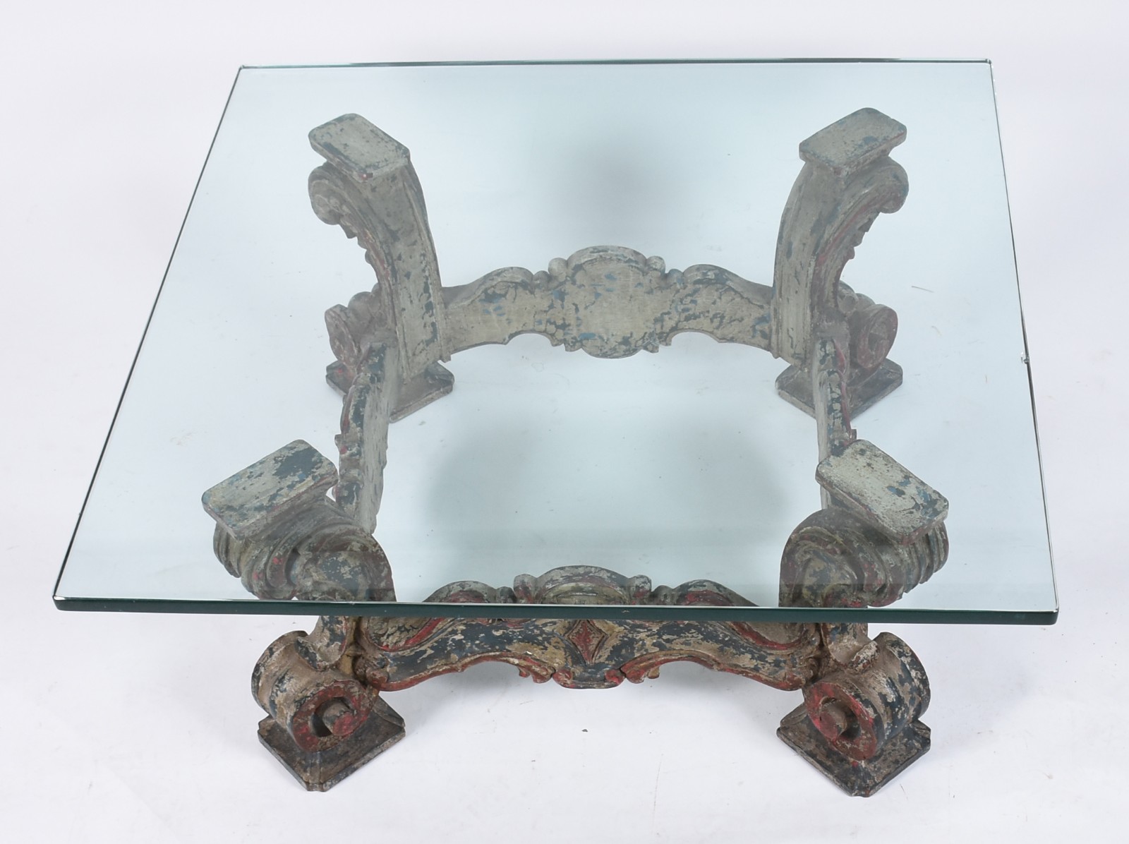 Mesa de centro com base de madeira entalhada e tampo de vidro (com... - foto 2 de 4